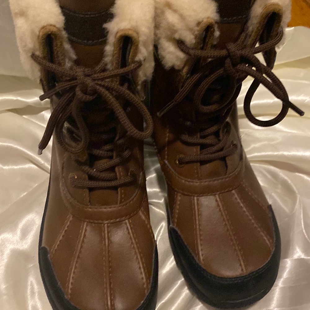 UGG® Butte II Boot - / Big Kid - Chocolate